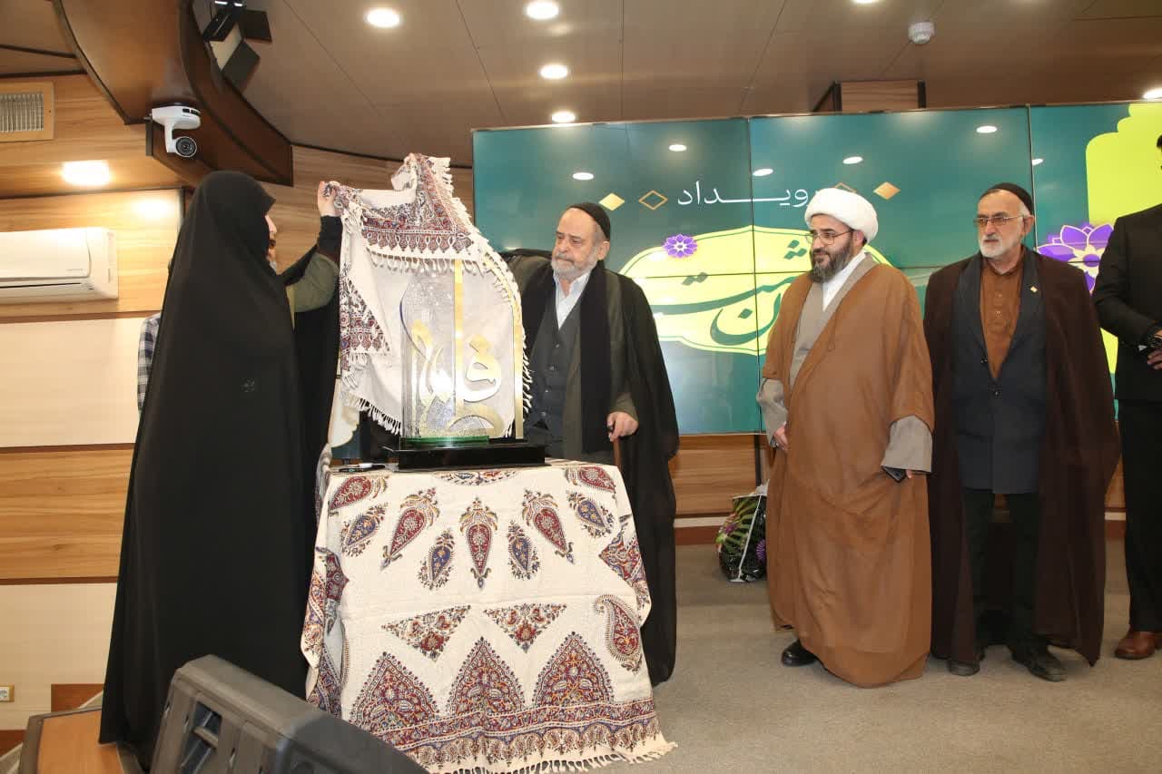 مراسم رونمایی از «نشان فاطمه» با حضور حجتالاسلام محمد قمی و بانو سارا طالبی