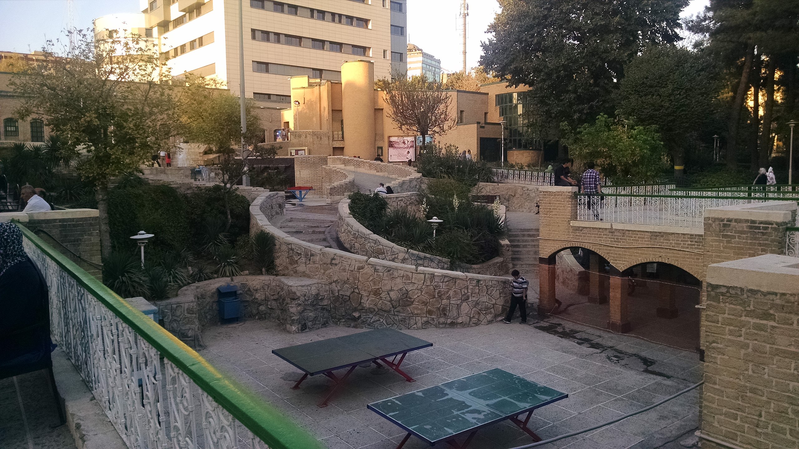 کتابخانه و فرهنگسرای شفق