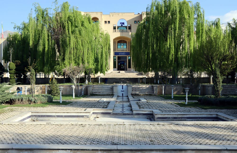 محوطه دانشگاه صداوسیما