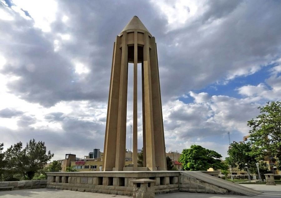 آرمگاه ابن سینا در همدان