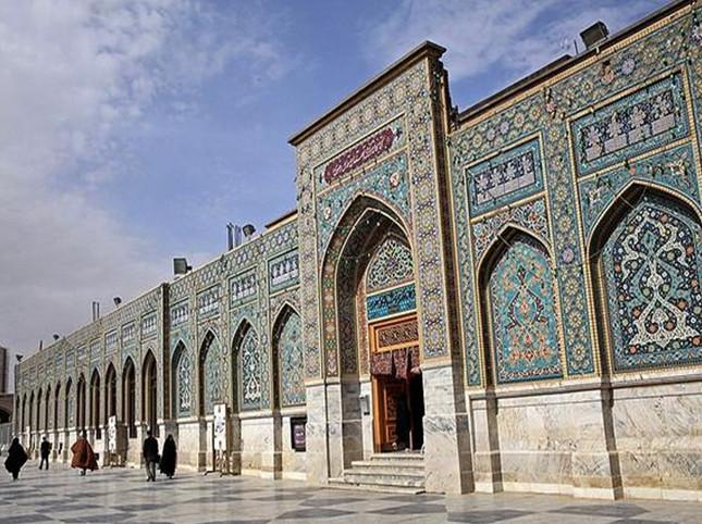سردر ورودی کتابخانه آستان قدس رضوی در حرم امام رضا