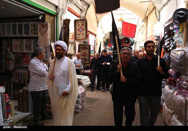 آیین چاووش خوانی در بازار کاشان.